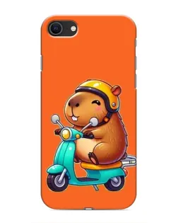 Чехол для iPhone 8 с картинкой «Капибара на скутере»