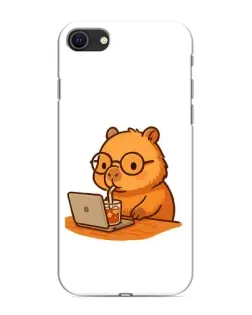 Чехол для iPhone 8 с картинкой «Капибара с ноутбуком»