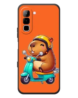 Чехол для Infinix Hot 70 с картинкой «Капибара на скутере»
