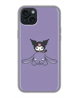 Чехол для iPhone 15 Plus с картинкой «Kuromi на лиловом фоне»