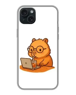 Чехол для iPhone 15 Plus с картинкой «Капибара с ноутбуком»