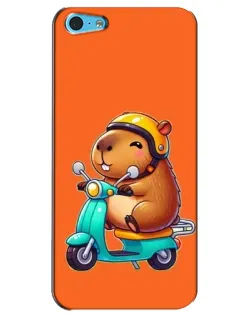 Чехол для iPhone 5c с картинкой «Капибара на скутере»