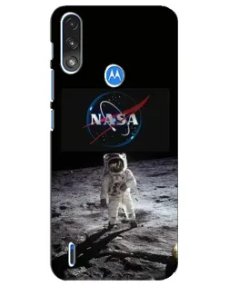 Чехол для Motorola E7 Power с картинкой «Астронавт на Луне»