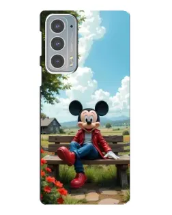 Чехол для Motorola Edge 20 с картинкой «Микки на скамейке»