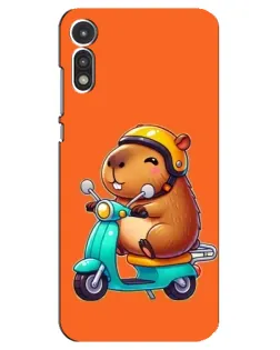 Чехол для Motorola MOTO E 2020 с картинкой «Капибара на скутере»