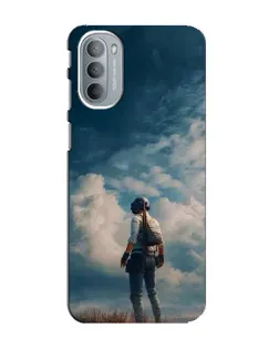 Чехол для Motorola MOTO G31 с картинкой «Герой PUBG на скале»