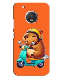 Чехол для Motorola MOTO G5 с картинкой «Капибара на скутере»