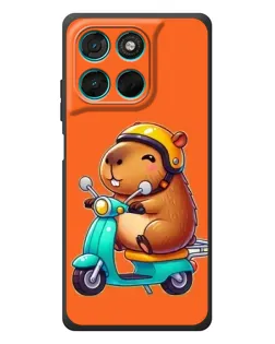 Чехол для Motorola MOTO G86 Power с картинкой «Капибара на скутере»