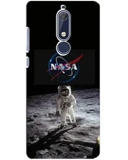 Чехол для Nokia 5.1 (2018) с картинкой «Астронавт на Луне»