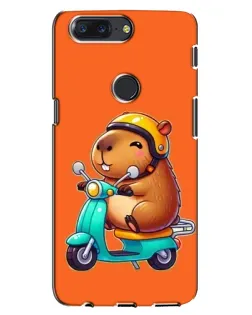 Чехол для OnePlus 5T с картинкой «Капибара на скутере»