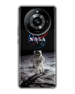 Чехол для Realme 11 Pro с картинкой «Астронавт на Луне»