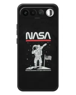 Чехол для RealMe 16 5G с картинкой «NASA — шагаем по Луне» Чехол для RealMe 16 5G с картинкой «NASA — шагаем по Луне»