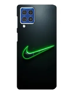 Чехол для Samsung Galaxy F62 с картинкой «Неоновый контур Nike»