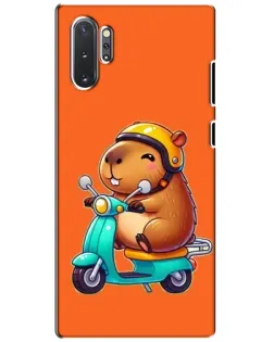Чехол для Samsung Galaxy Note 10 Plus с картинкой «Капибара на скутере»