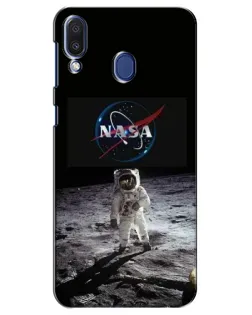 Чехол для Samsung Galaxy M20 (M205) с картинкой «Астронавт на Луне» Чехол для Samsung Galaxy M20 (M205) с картинкой «Астронавт на Луне»
