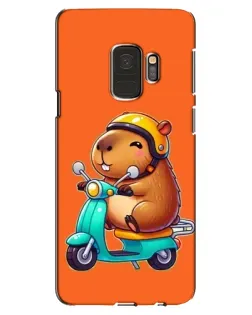 Чохол для Samsung Galaxy S9 (G960) з картинкою «Капібара на скутері» Чохол для Samsung Galaxy S9 (G960) з картинкою «Капібара на скутері»