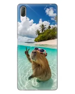 Чехол для Sony Xperia L3 с картинкой «Капибара на море»
