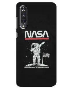 Чехол для Xiaomi Mi 9 SE с картинкой «NASA — шагаем по Луне» Чехол для Xiaomi Mi 9 SE с картинкой «NASA — шагаем по Луне»