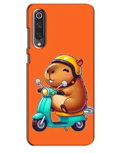 Чехол для Xiaomi Mi 9 SE с картинкой «Капибара на скутере» Чехол для Xiaomi Mi 9 SE с картинкой «Капибара на скутере»