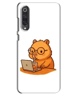 Чехол для Xiaomi Mi 9 SE с картинкой «Капибара с ноутбуком» Чехол для Xiaomi Mi 9 SE с картинкой «Капибара с ноутбуком»