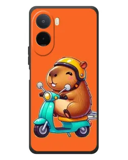 Чехол для Xiaomi Poco C81 Pro с картинкой «Капибара на скутере»