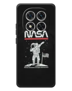 Чехол для Xiaomi Poco M8 Pro с картинкой «NASA — шагаем по Луне»