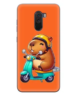 Чехол для Xiaomi POCO F1 с картинкой «Капибара на скутере»