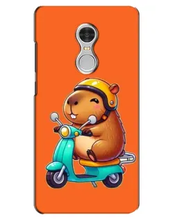 Чехол для Xiaomi Redmi 5 с картинкой «Капибара на скутере»
