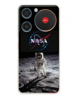 Чехол для ZTE Nubia Music с картинкой «Астронавт на Луне» Чехол для ZTE Nubia Music с картинкой «Астронавт на Луне»