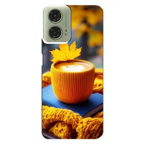 Чехол с уникальным дизайном «Осень с кофе» для Motorola MOTO G24 (Кофе на желтом пледе)