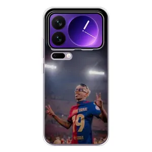 Чохол з футболістом Ламін Ямаль Xiaomi 17 Pro Max (Ямаль на стадіоні)