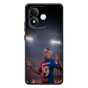 Чехол с футболистом Ламин Ямаль Xiaomi Redmi Note 17 (Ямаль на стадионе)